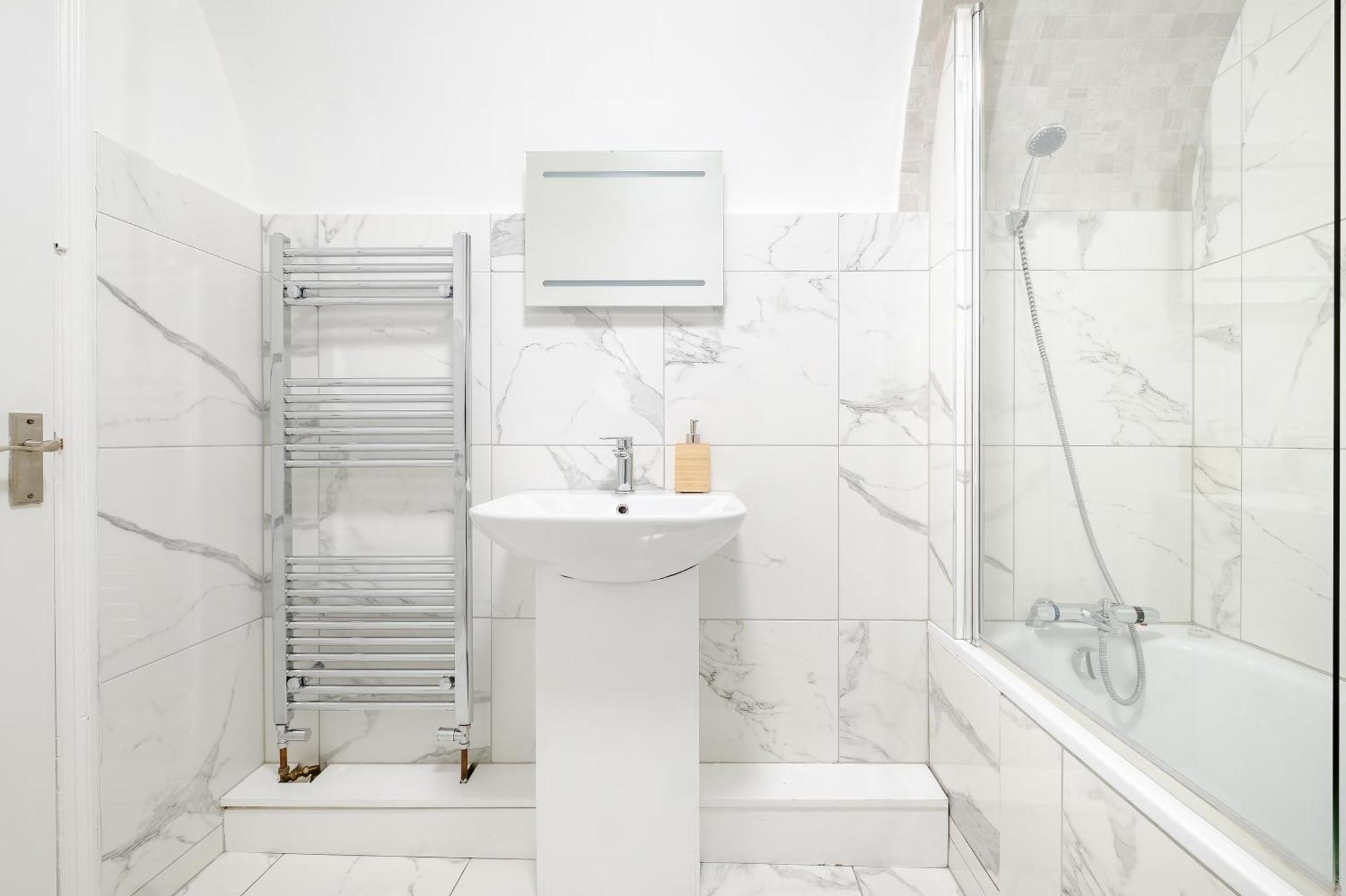 Large One Bedroom Apartment In Marylebone ロンドン エクステリア 写真